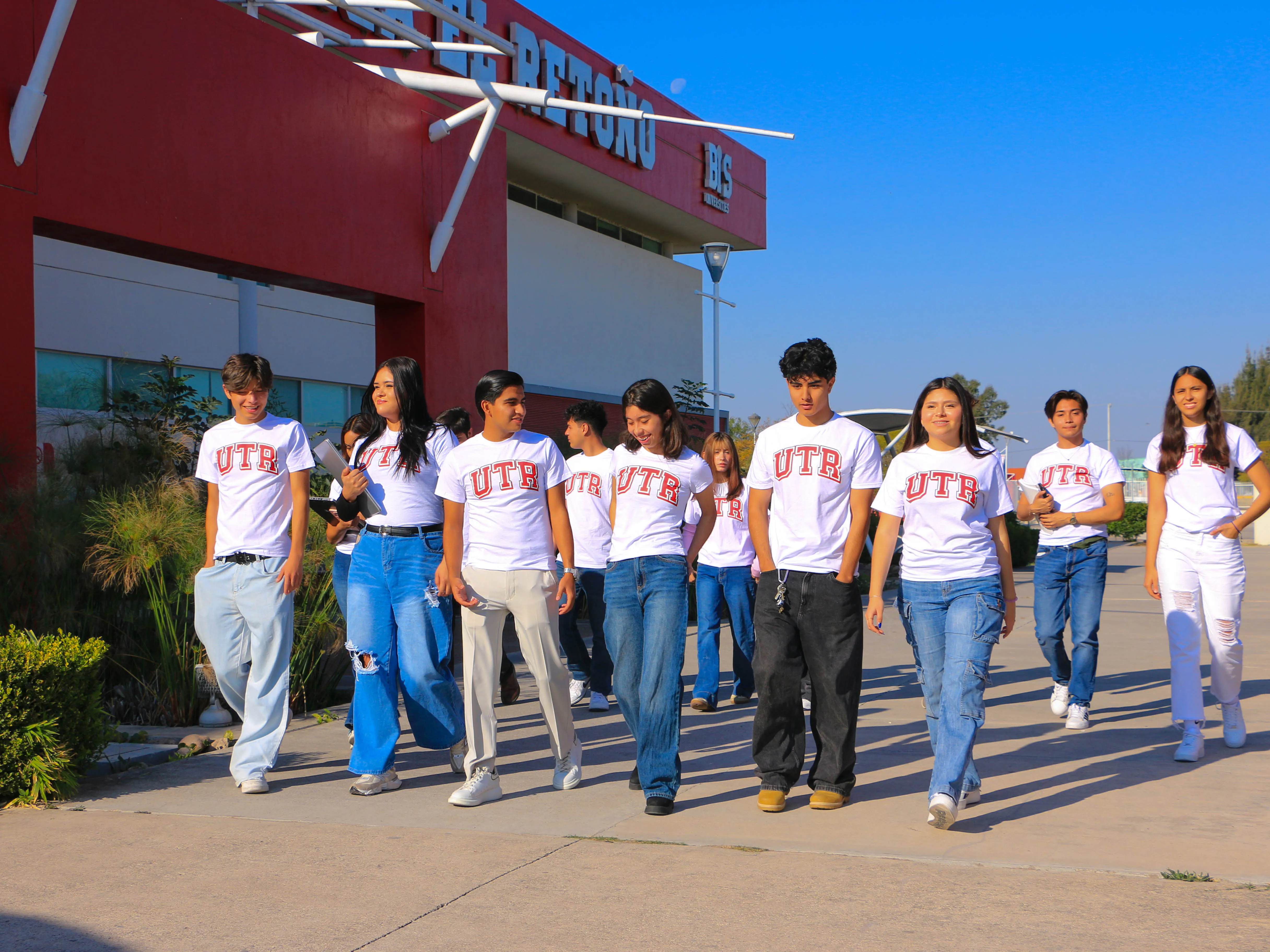 Estudiantes de la Universidad Tecnológica El Retoño