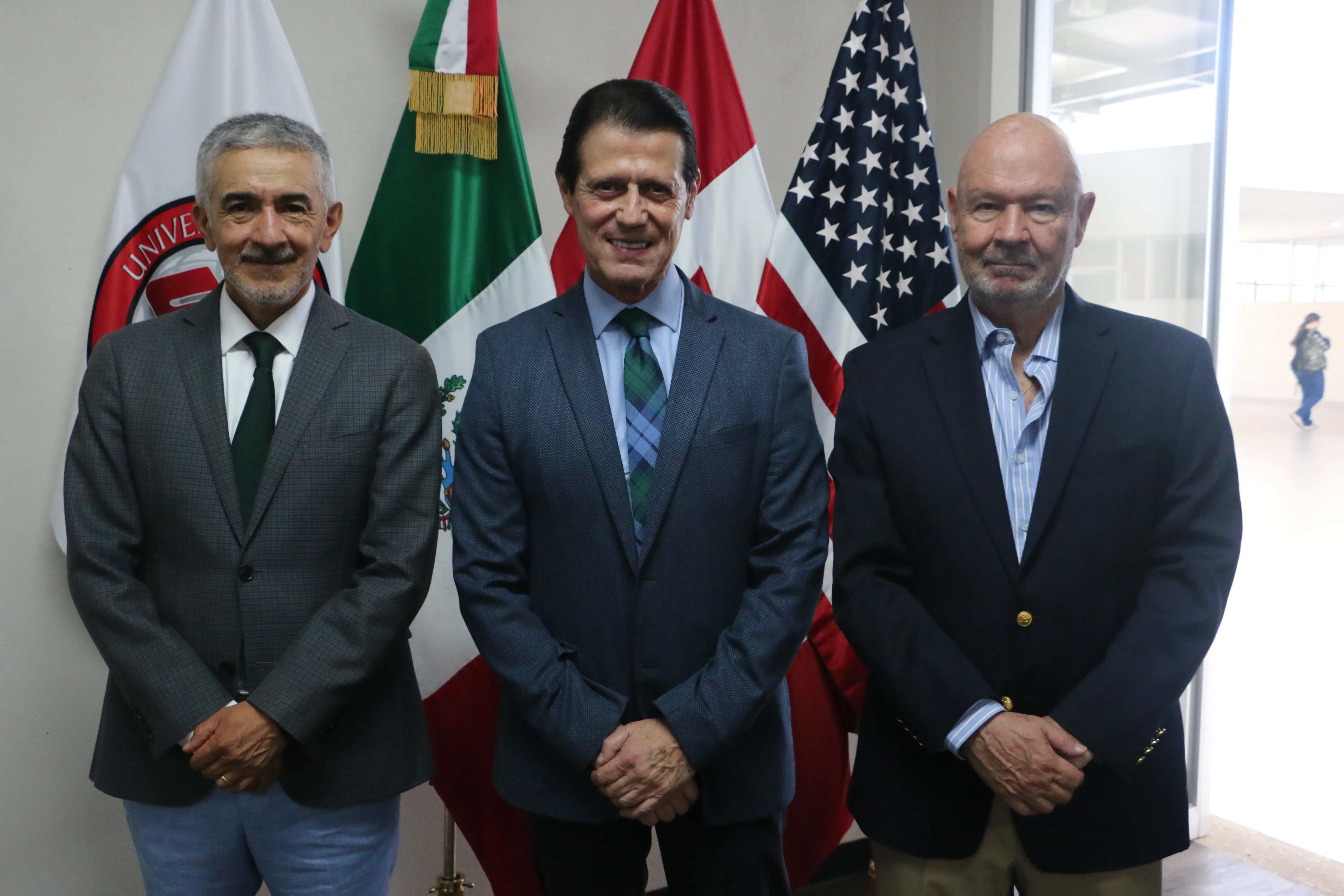bilingües compartiendo su experiencia académica