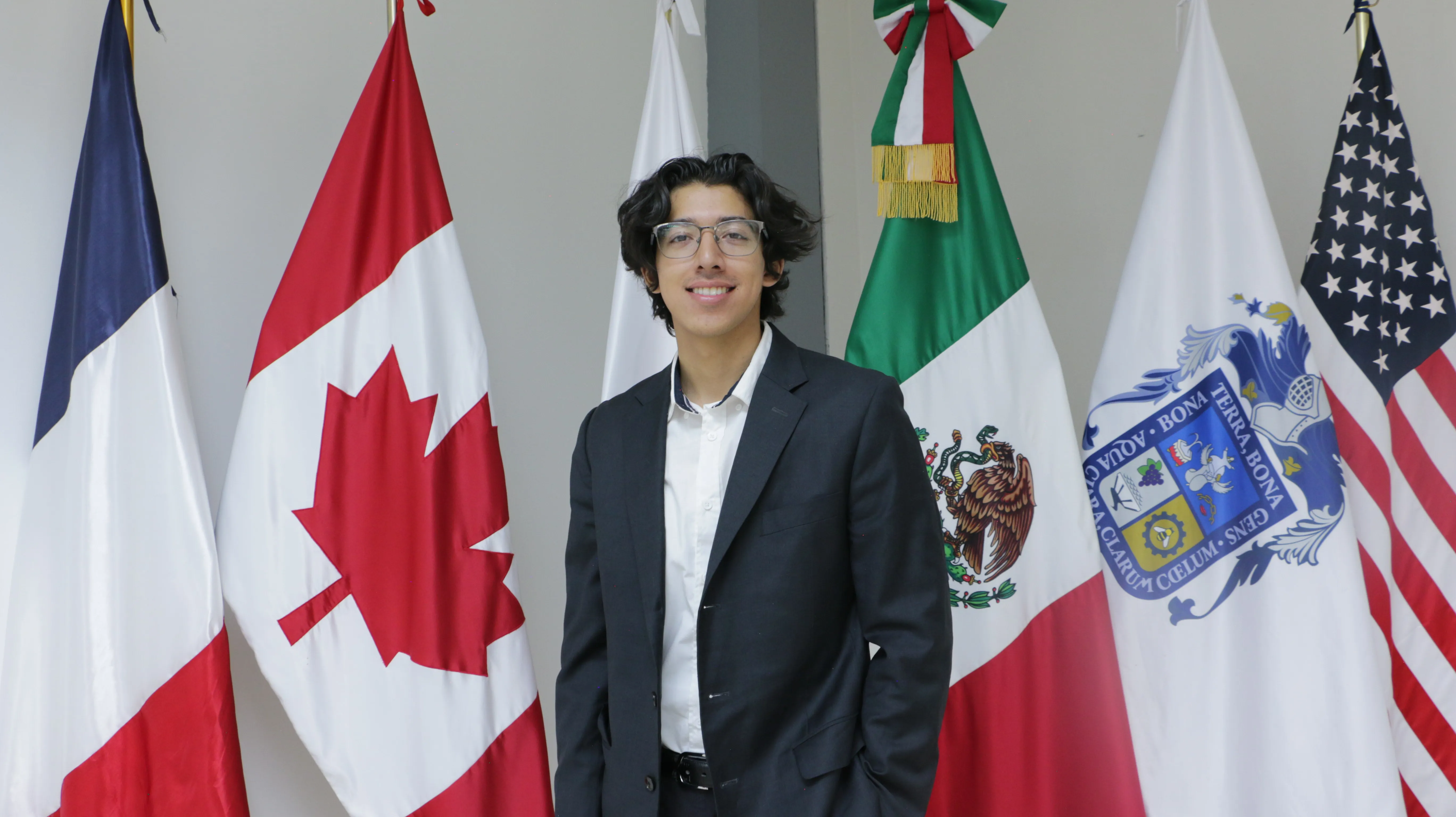 bilingües compartiendo su experiencia académica